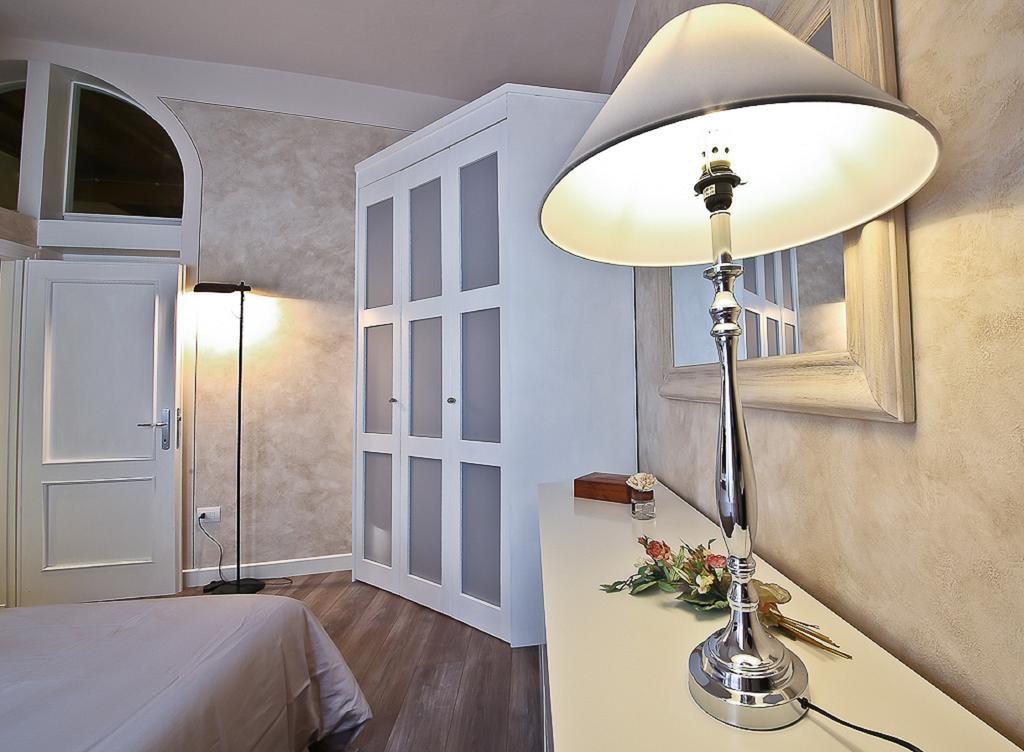 Apartments Florence - Giglio Santa Trinita Room photo